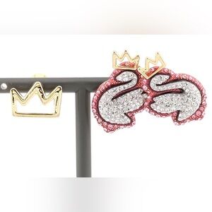 Pop Swan Swarovski crystal iconic stud stud earrings